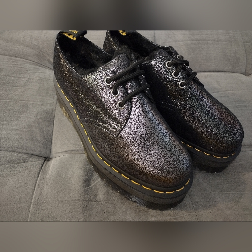 Dr. Martens 1461 faux fur lined metallic leather low top platform shoes no box